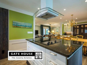 Gate House Comfort plus own lake access, dock, 4 mins to beach